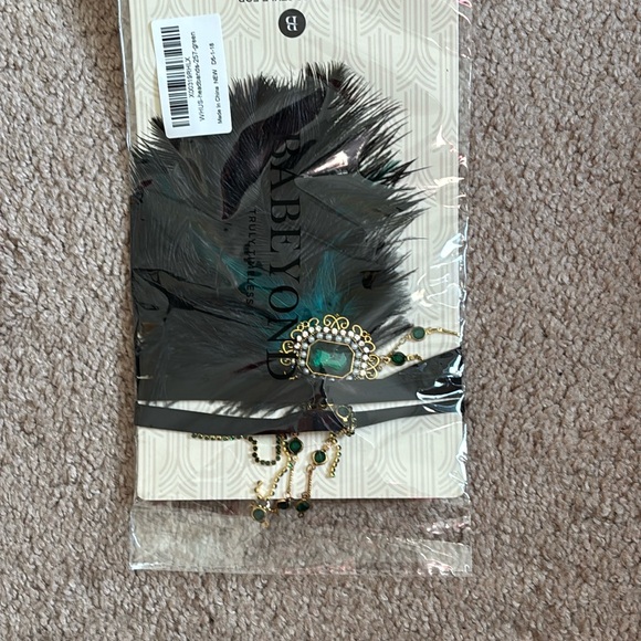 Babeyond beads studded tinted feather headband / forest green / roaring 20s - Picture 2 of 4